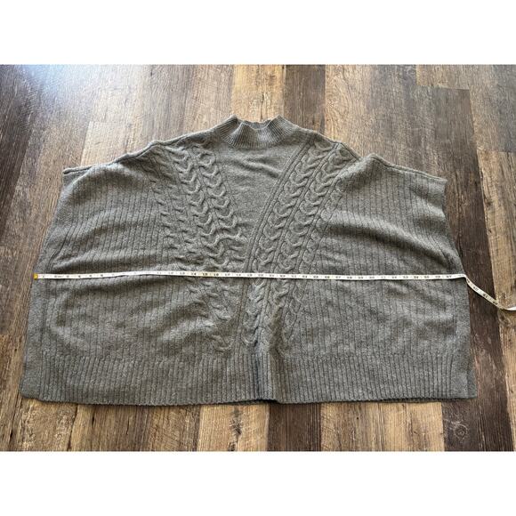 Simply Vera Wang Gray Cable Knit Poncho Size M/L - Picture 3 of 5